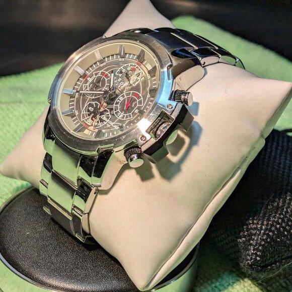 A Beautiful Kenneth Cole New York Men's KC3830 Sport Chronograph Bracelet - Picture 3 of 5